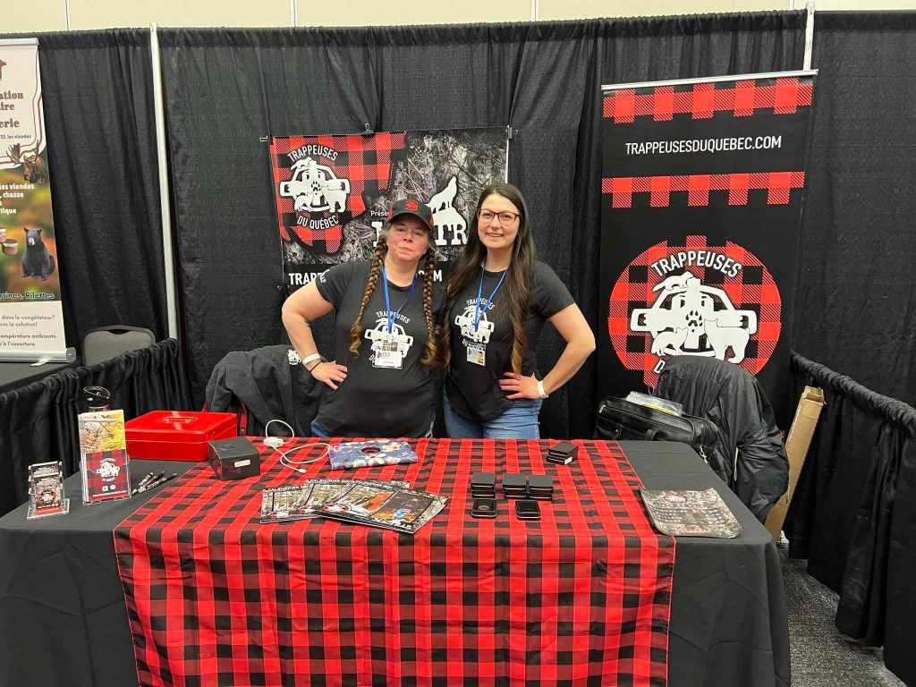 Cathy et Stéphanie au Congrès provincial des trappeurs 2024